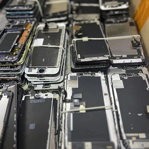 Käytettyjä iPhone LCD -näytöksiä
